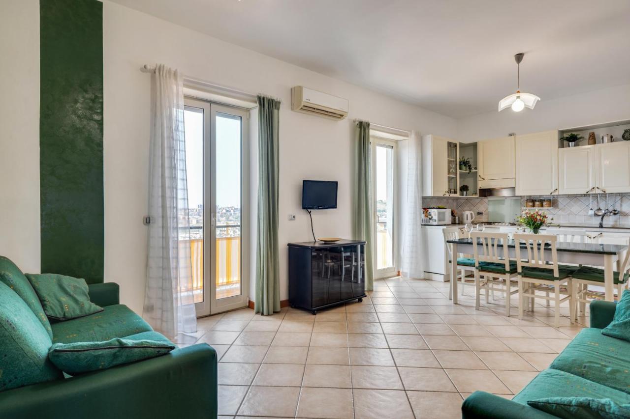 Roomy And Bright Apartment With Balconies X6 カターニア エクステリア 写真